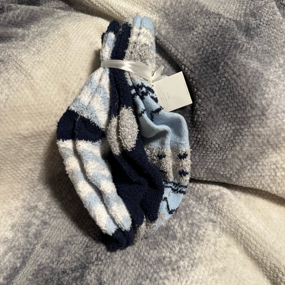 Hello SoHo Slipper Socks - Picture 3 of 5